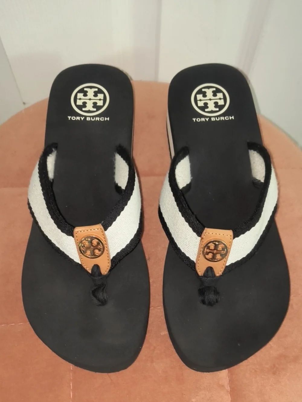 Tory Burch Frankie Wedge Gold Emblem Sandal Size 8